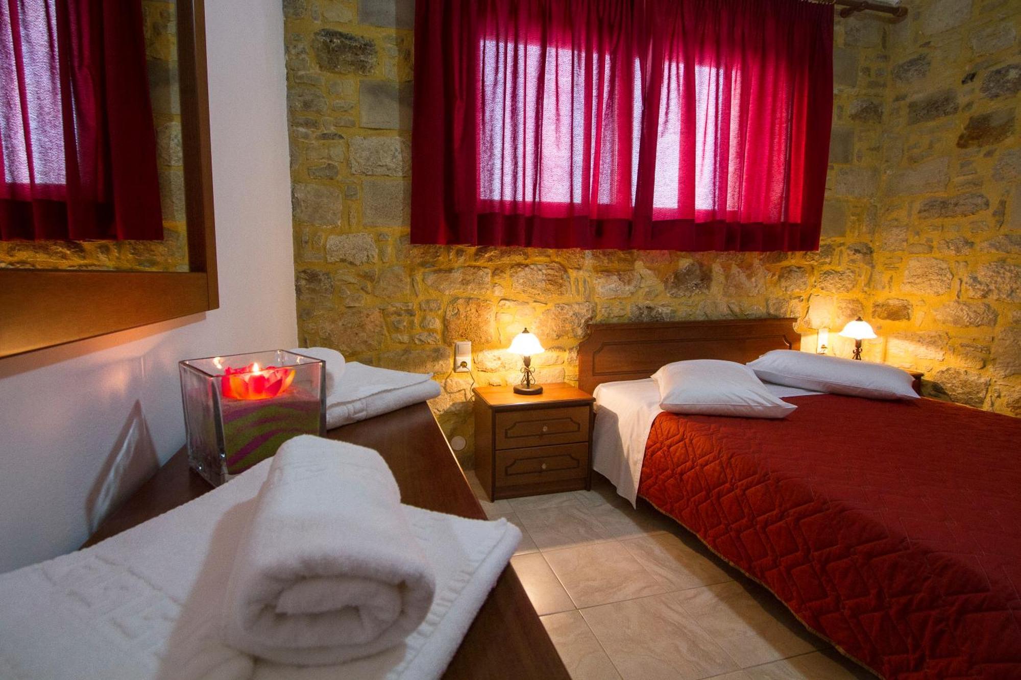 Agarathos Traditional Rooms With Pool Kalivianí Chambre photo