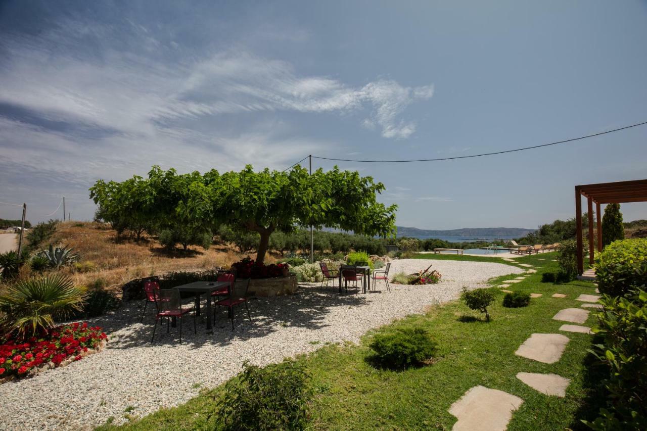 Agarathos Traditional Rooms With Pool Kalivianí Extérieur photo